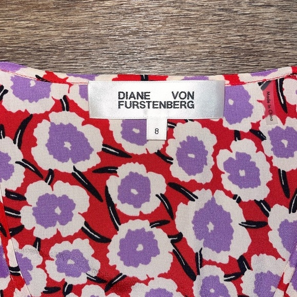 Diane Von Furstenberg 100% Silk Alexia Red and Purple Floral Wrap Top Size 8 - Picture 3 of 8